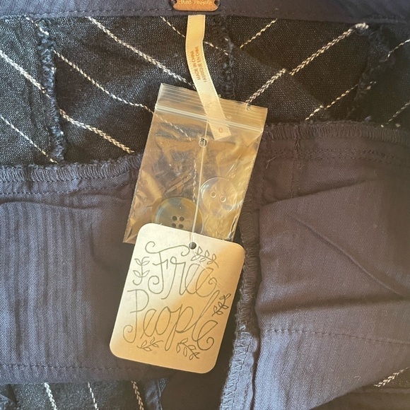 NWT Free People Linen Cotton Stripe Raw Hem Shorts in Navy Size 0 - Picture 3 of 4